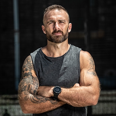 Steve ‘Commando’ Willis takes on Abseil for Youth